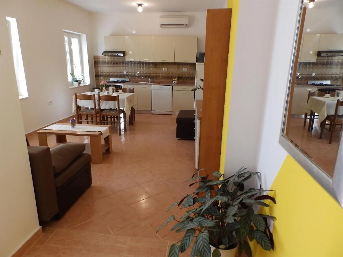 Apartments Ljubica Kampor Croatia